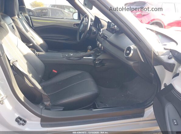 JM1NDAM70R0604460 2024 MAZDA MX-5 MIATA RF Gray Вид салону спереду