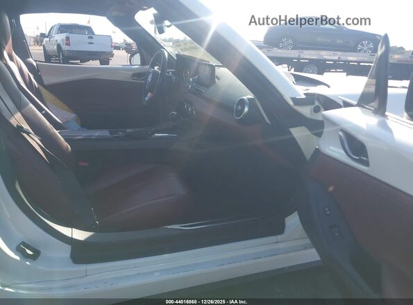 JM1NDAM77J0202925 2018 MAZDA MX-5 MIATA RF White Vista interior delantera