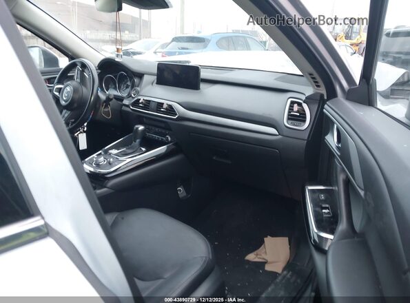 JM3TCBAY2P0658067 2023 MAZDA CX-9 Silver Вид салону спереду