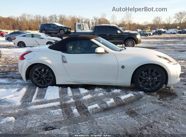 JN1AZ4FH2KM620118 2019 NISSAN 370Z Белый Вид задней части салона