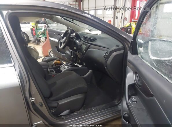 JN1BJ1AW2NW477017 2022 NISSAN ROGUE Gray Front interior view