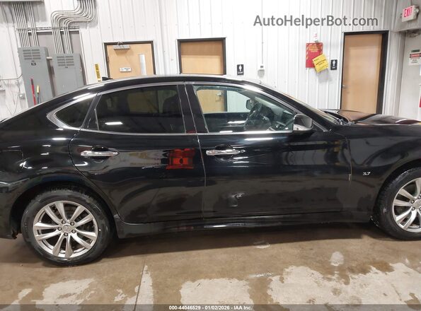 JN1BY1AR1HM770252 2017 INFINITI Q70 Черный Вид задней части салона