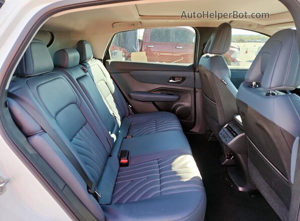 JN1DF0CD3PM707355 2023 NISSAN ARIYA White Rear interior view