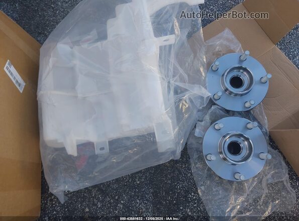 JN1FV7EL5JM631024 2018 INFINITI Q60 White 