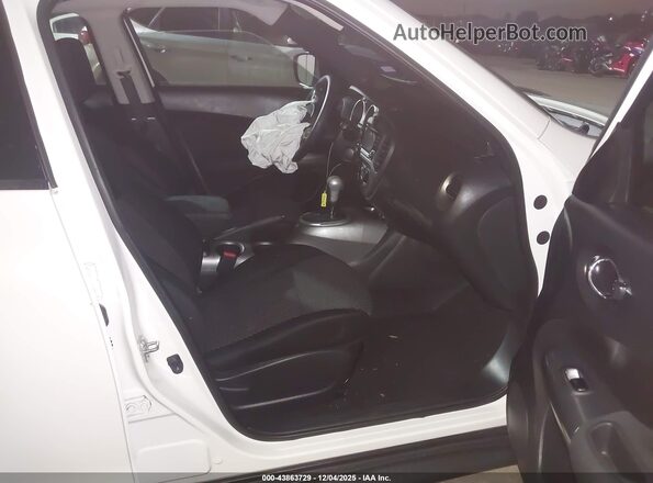 JN8AF5MR3HT703597 2017 NISSAN JUKE White Front interior view