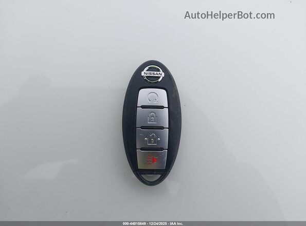 JN8AT2MT2HW151625 2017 NISSAN ROGUE White Widok deski rozdzielczej