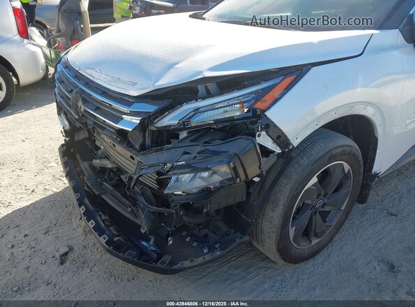 JN8BT3BAXRW362035 2024 NISSAN ROGUE White Widok z przodu