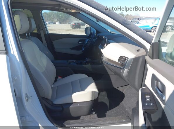 JN8BT3BAXRW362035 2024 NISSAN ROGUE White Widok wnętrza z przodu