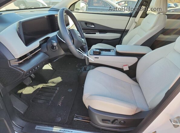 JN8CF0BF1SM768065 2025 NISSAN ARIYA White წინა სალონის ხედი