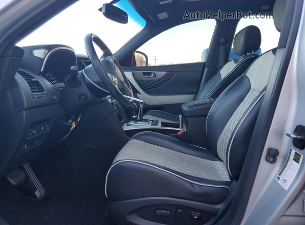 JN8CS1MW1HM410410 2017 INFINITI QX70 Silver Вид салону спереду