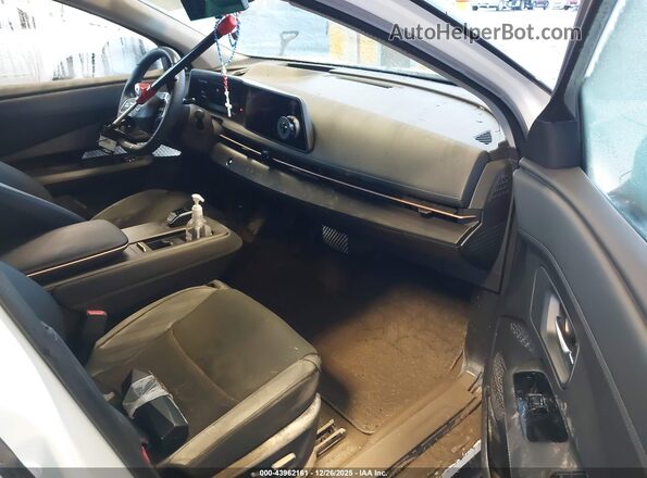 JN8DF0BF6SM765019 2025 NISSAN OTHER White წინა სალონის ხედი