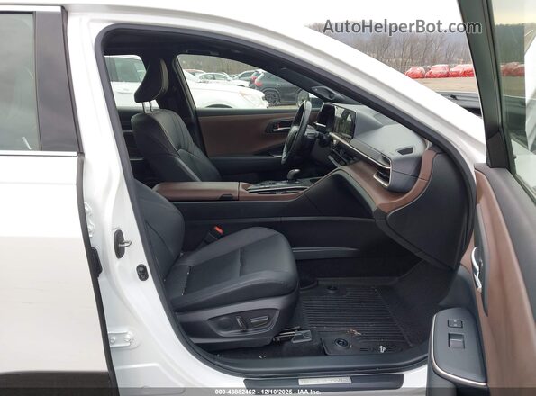 JTDAAAAF7P3005893 2023 TOYOTA LIMITED White Widok wnętrza z przodu