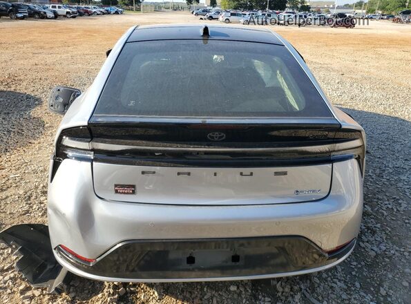 JTDACACU1S3047586 2025 TOYOTA PRIUS Silver Հետևի տեսք