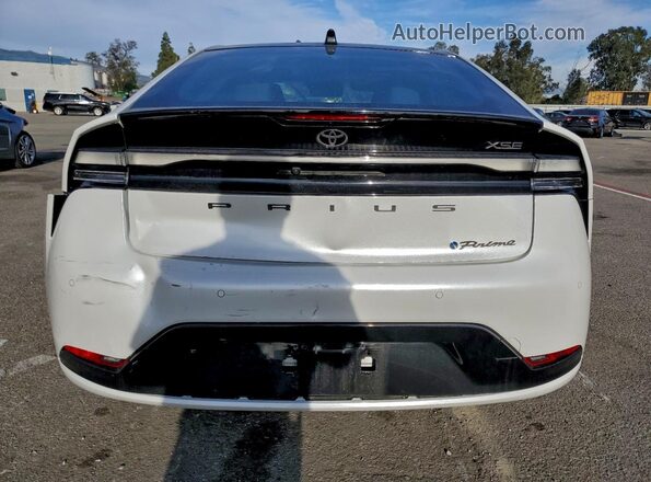 JTDACACU3R3022683 2024 TOYOTA PRIUS Белый Вид сзади