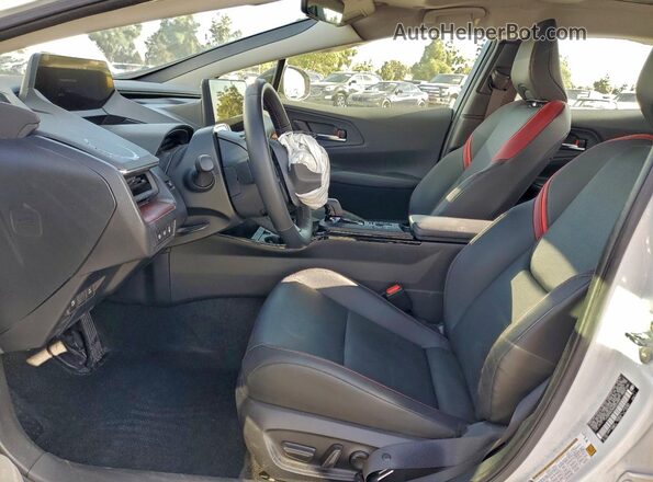 JTDACACU3R3022683 2024 TOYOTA PRIUS Белый Вид салона спереди