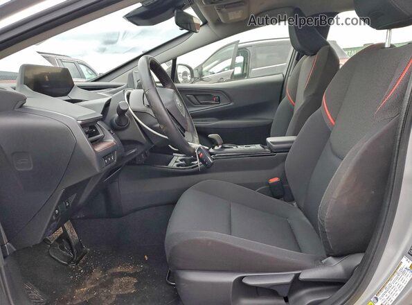 JTDACACU4P3002486 2023 TOYOTA PRIUS Silver Вид салону спереду