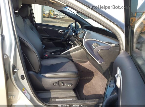 JTDBVRBD9GA000470 2016 TOYOTA MIRAI Silver Front interior view
