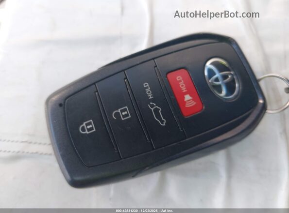 JTEAAAAH2PJ140417 2023 TOYOTA VENZA Белый Вид панели приборов