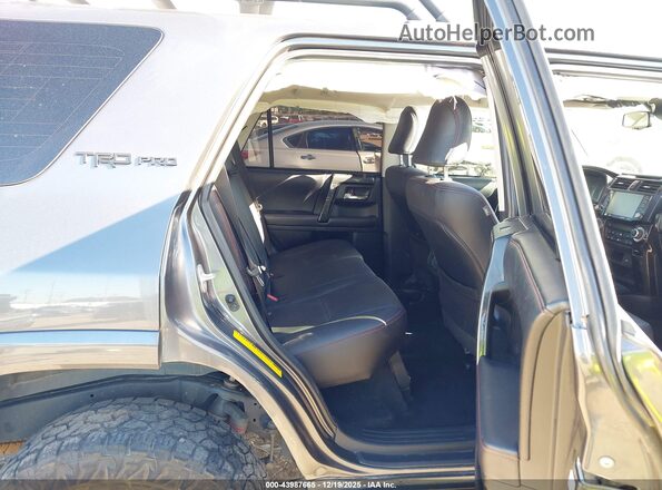 JTEBU5JR2L5746069 2020 TOYOTA 4RUNNER Gray Вид наклейки з VIN-кодом