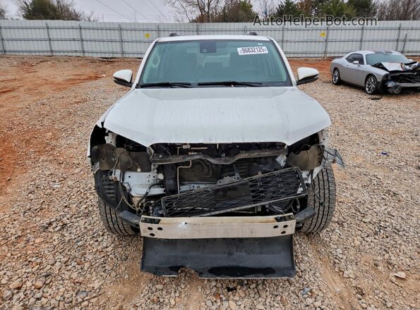 JTEBU5JR4L5775055 2020 TOYOTA 4RUNNER White Widok z przodu