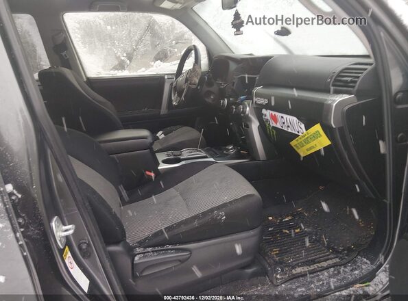 JTEBU5JR6J5483467 2018 TOYOTA 4RUNNER Gray Вид салону спереду