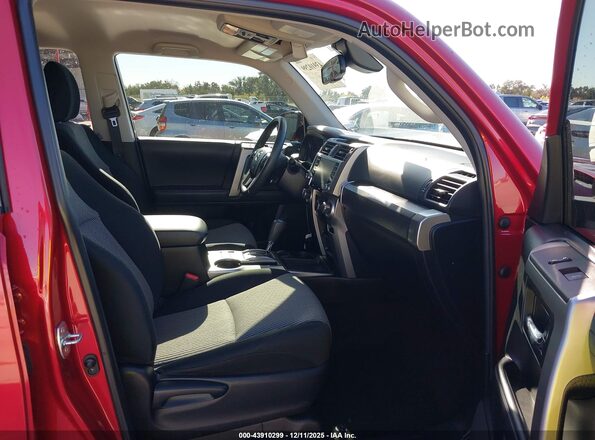 JTEEU5JR2N5264492 2022 TOYOTA 4RUNNER Red წინა სალონის ხედი