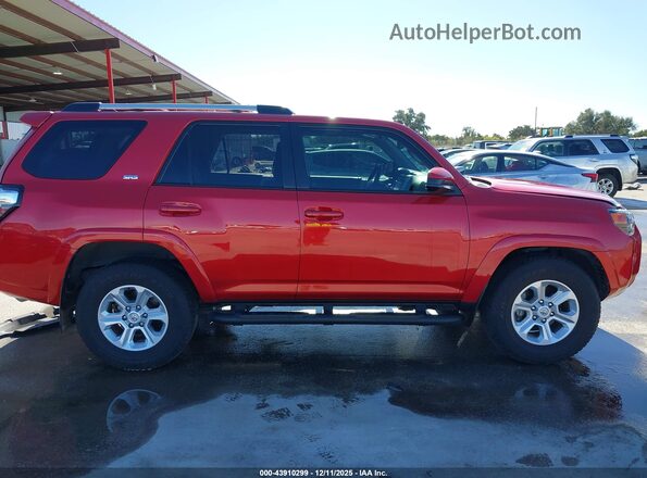 JTEEU5JR2N5264492 2022 TOYOTA 4RUNNER Red უკანა სალონის ხედი