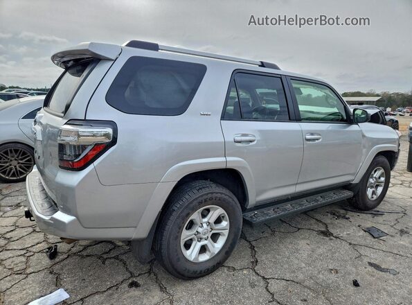 JTEEU5JR4R5306229 2024 TOYOTA 4RUNNER Silver Trasero derecho