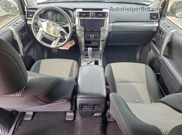 JTEEU5JR4R5306229 2024 TOYOTA 4RUNNER Silver Vista del salpicadero
