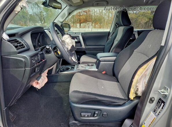 JTEEU5JR4R5306229 2024 TOYOTA 4RUNNER Silver Vista interior delantera