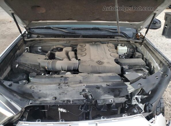 JTEMU5JR0M5907237 2021 TOYOTA 4RUNNER Silver Вид підкапотного простору