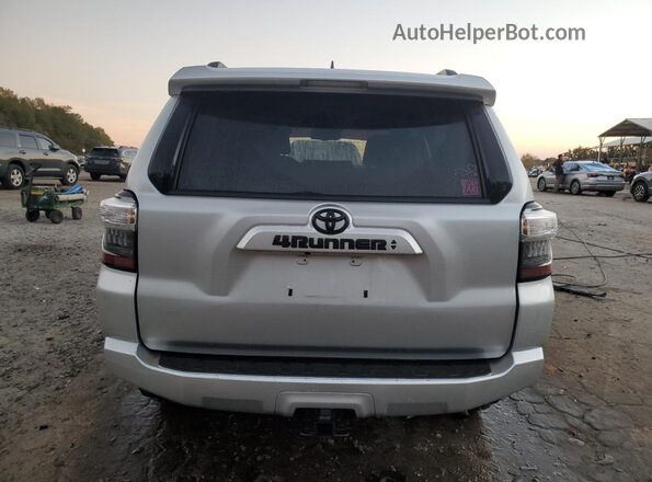 JTEMU5JR0M5907237 2021 TOYOTA 4RUNNER Silver Вид ззаду