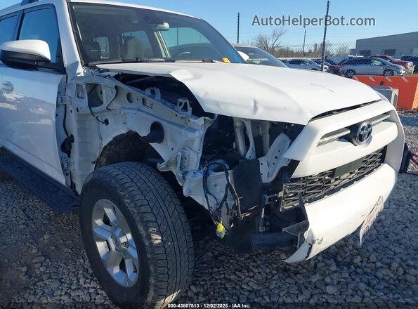 JTEMU5JR2R6287508 2024 TOYOTA 4RUNNER White Widok z przodu