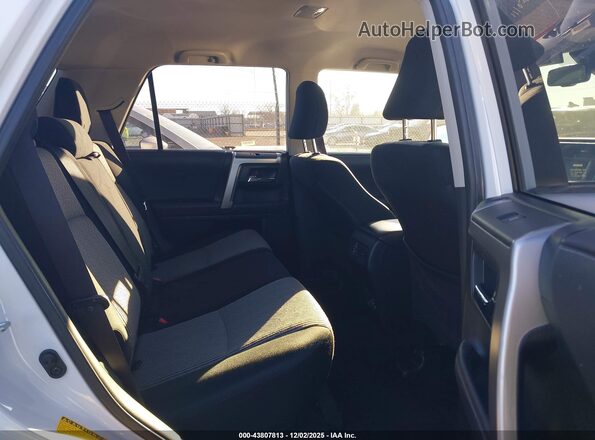 JTEMU5JR2R6287508 2024 TOYOTA 4RUNNER White Widok naklejki z numerem VIN