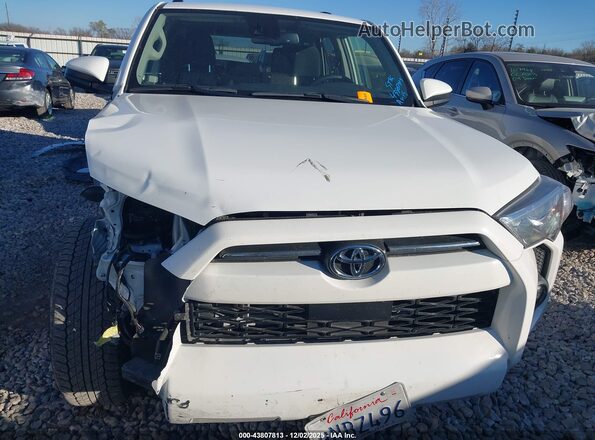 JTEMU5JR2R6287508 2024 TOYOTA 4RUNNER White Widok wnętrza z tyłu