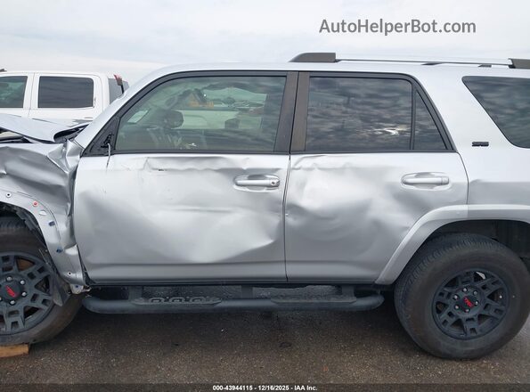 JTEMU5JR3N6047295 2022 TOYOTA 4RUNNER Gray 