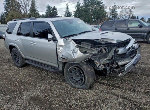 JTERU5JR2N6009854 2022 TOYOTA 4RUNNER Silver Delantero derecho