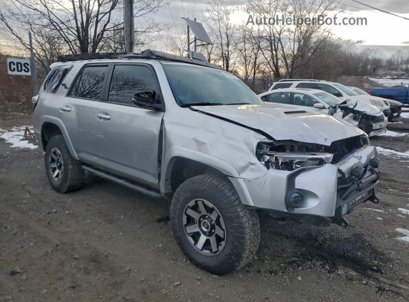 JTERU5JR4N6078545 2022 TOYOTA 4RUNNER Серебряный Передняя правая четверть