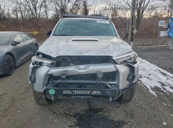 JTERU5JR4N6078545 2022 TOYOTA 4RUNNER Серебряный Вид спереди