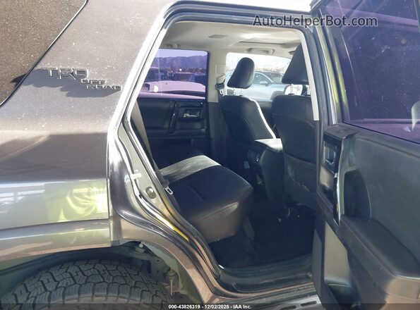 JTERU5JRXN6033741 2022 TOYOTA 4RUNNER Серый Вид наклейки с VIN-кодом