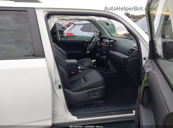 JTERU5JRXP6168432 2023 TOYOTA 4RUNNER White Front interior view