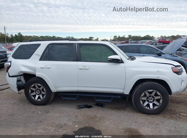 JTERU5JRXP6168432 2023 TOYOTA 4RUNNER White Rear interior view