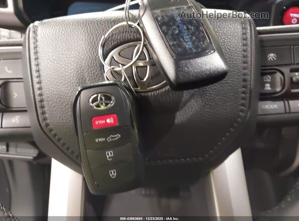 JTEVB5BR2S5018865 2025 TOYOTA 4RUNNER Gray Widok deski rozdzielczej