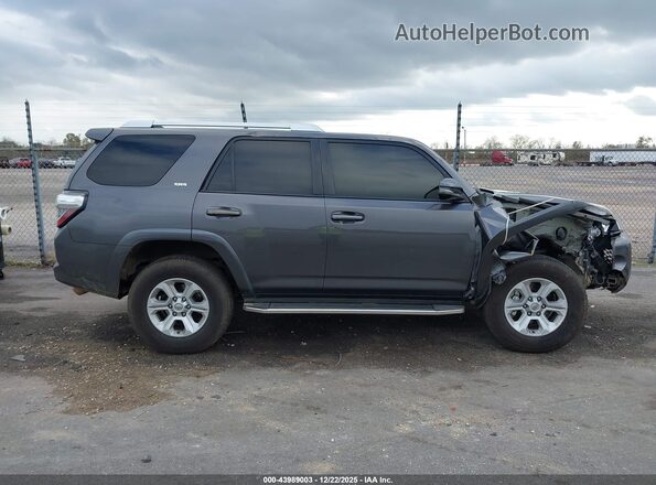 JTEZU5JR4G5128756 2016 TOYOTA 4RUNNER Gray Rear interior view