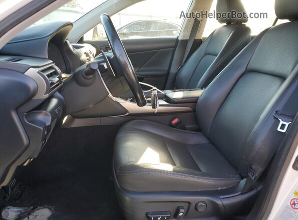 JTHBA1D2XJ5079932 2018 LEXUS IS Белый 