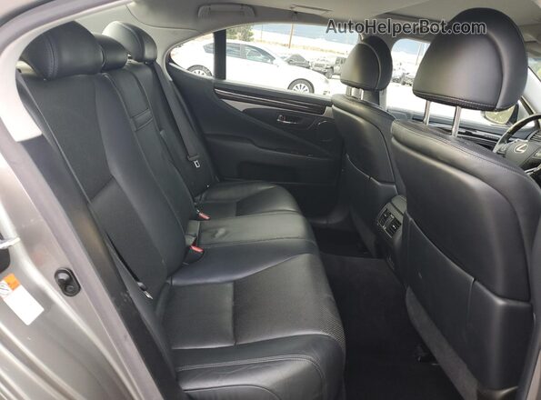 JTHBL5EFXG5140997 2016 LEXUS LS Silver Widok tylnych siedzeń