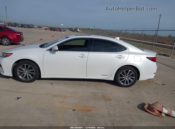 JTHBW1GG2H2154420 2017 LEXUS ES 300H White 360 interior view