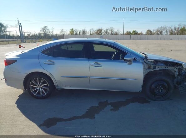 JTHBW1GG9G2111871 2016 LEXUS ES 300H Silver უკანა სალონის ხედი