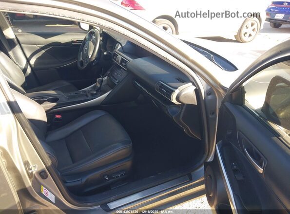 JTHC81D21J5028366 2018 LEXUS IS 300 Silver წინა სალონის ხედი