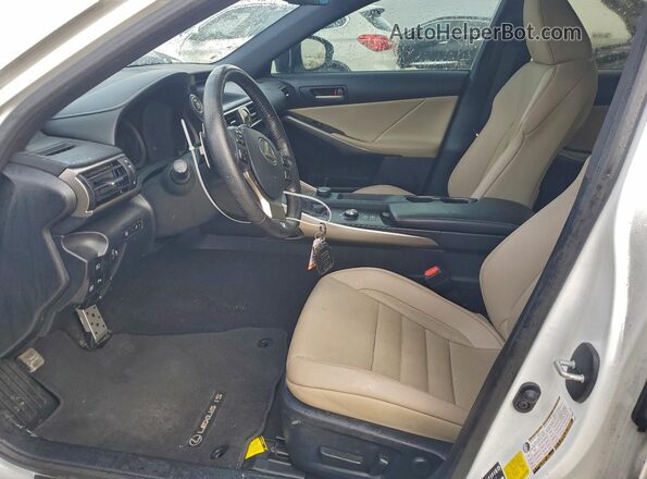 JTHGA1D25L5103255 2020 LEXUS IS Белый Вид салона спереди